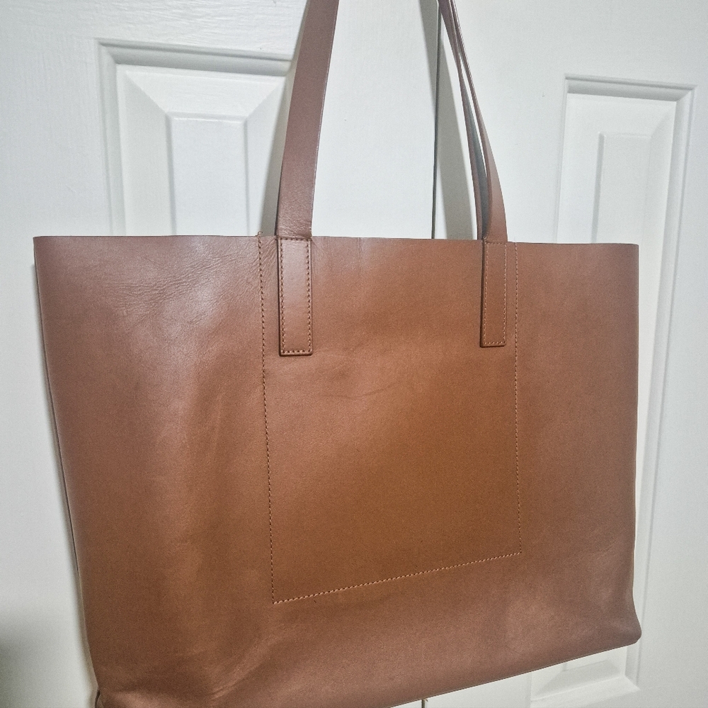 The Luxe Italian Leather Tote - Picture 4 of 8